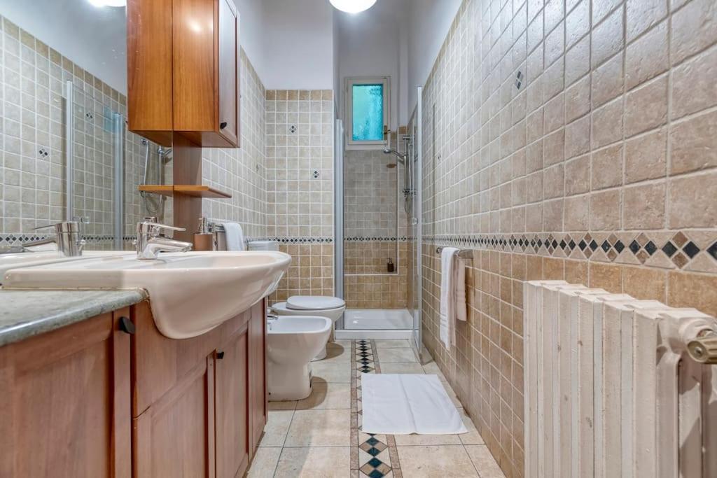 בולוניה Fine Arts Apartment - Tv 40' Hd Netflix Prime Dazn מראה חיצוני תמונה